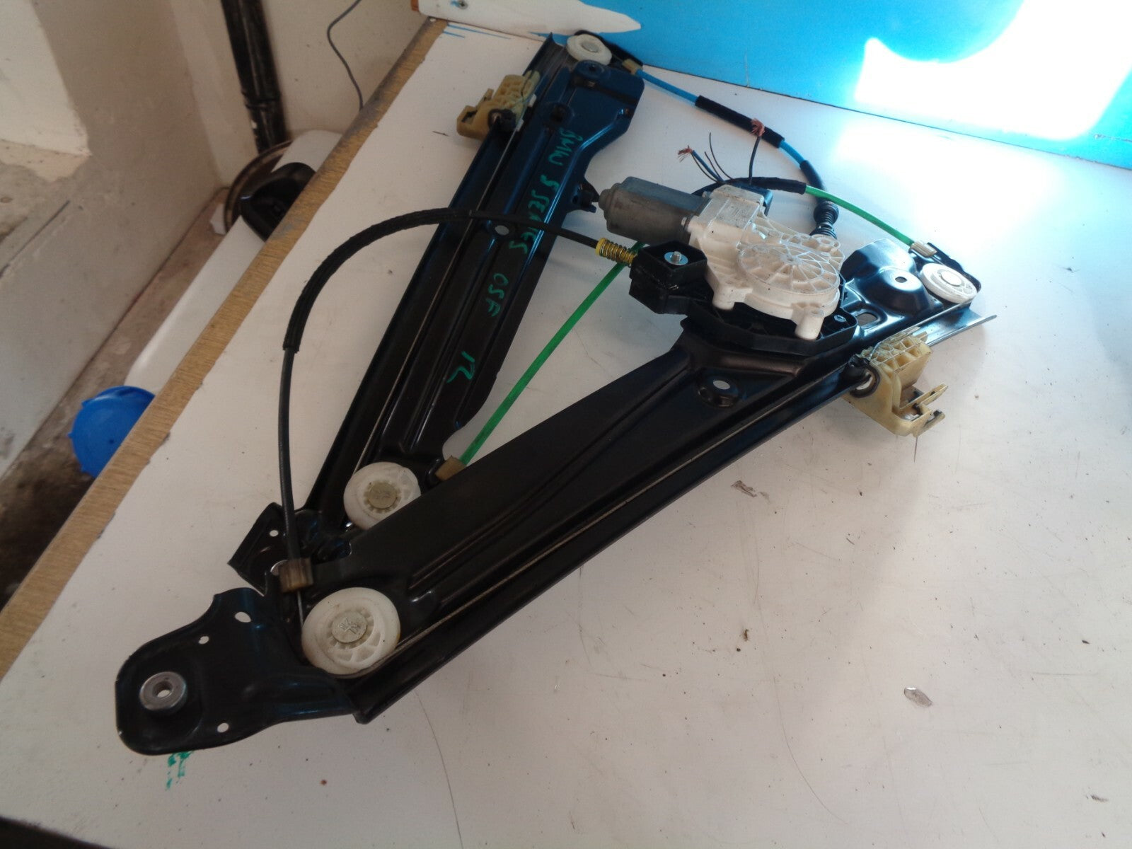 BMW 5 SERIES 2012 F10 OSF DRIVER SIDE RIGHT FRONT WINDOW REGULATOR & MOTOR