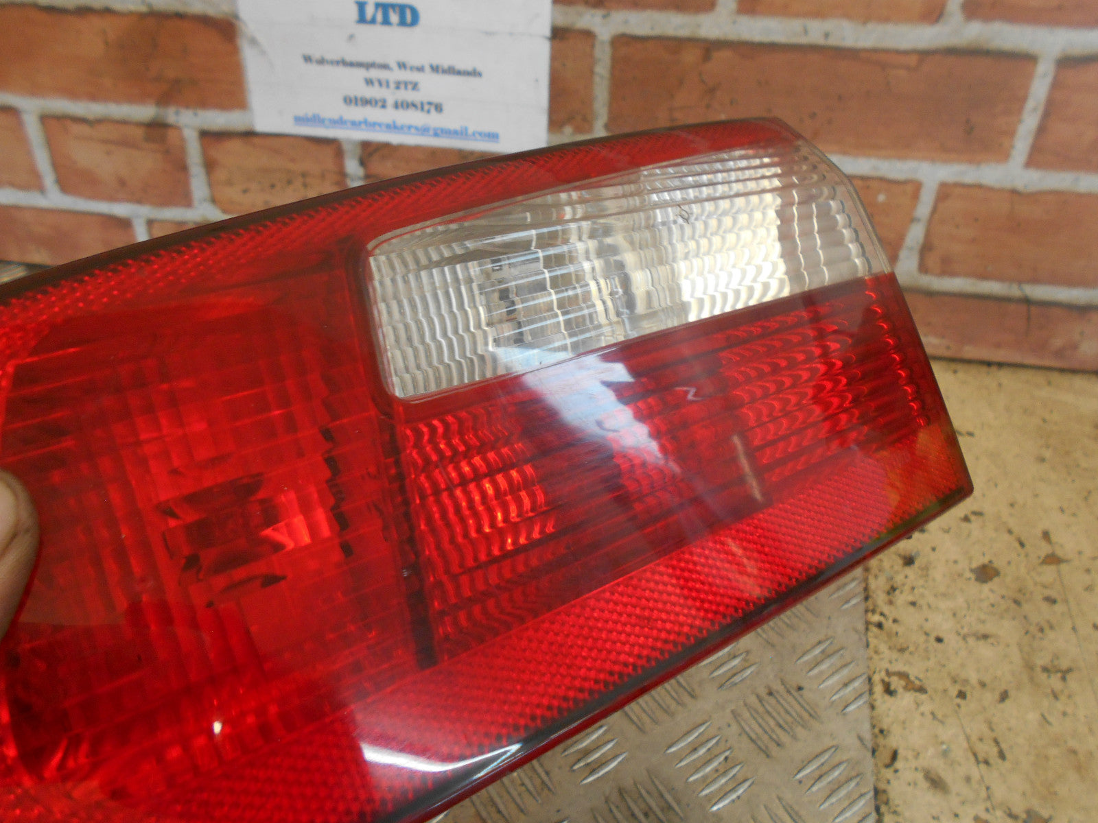 RENAULT LAGUNA MK2 2003 OSR DRIVER SIDE REAR INNER BRAKE TAIL LIGHT 8200002476