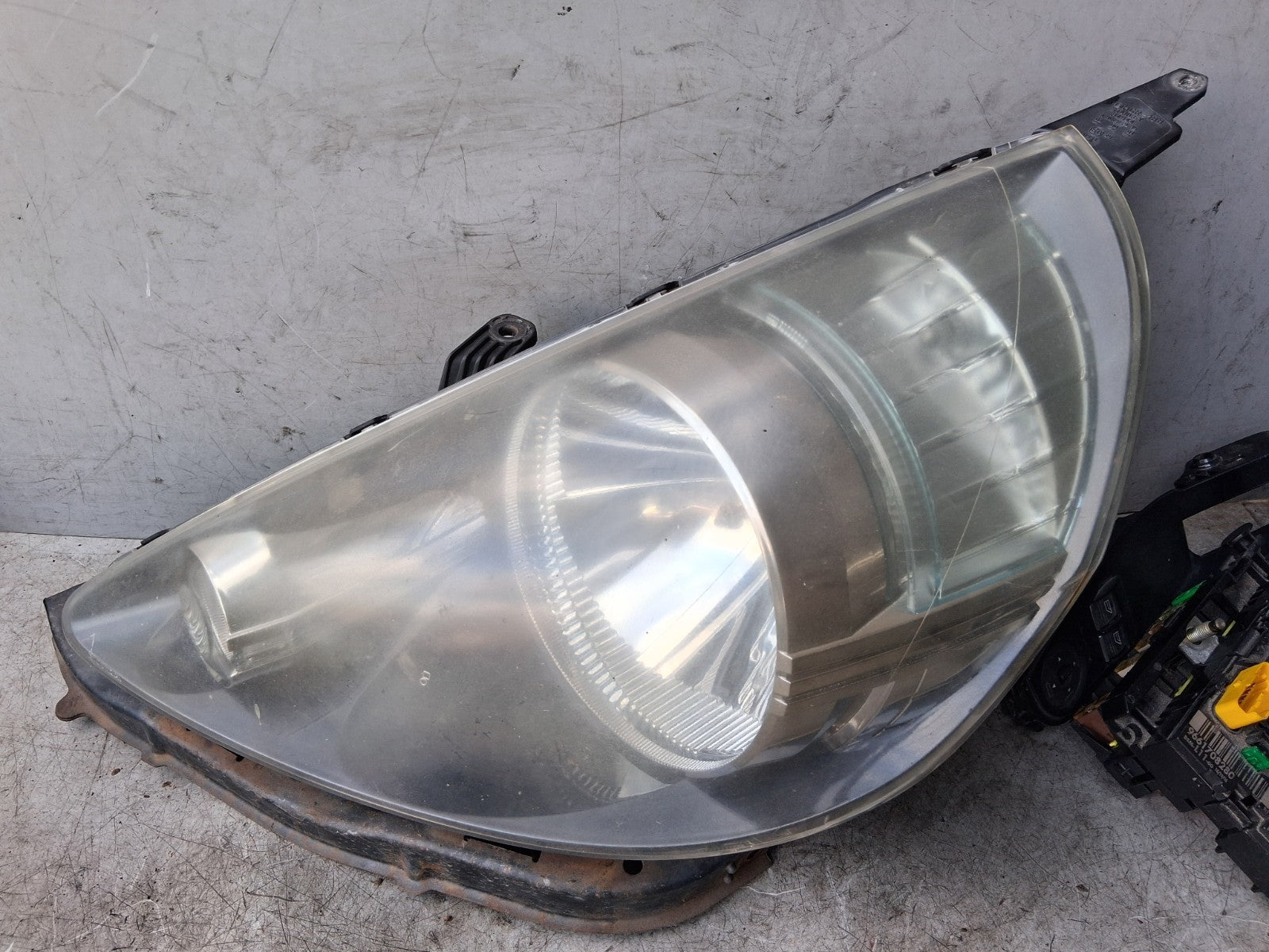2007 HONDA JAZZ MK2 NSF PASSENGER SIDE FRONT LEFT HEADLIGHT HEADLAMP