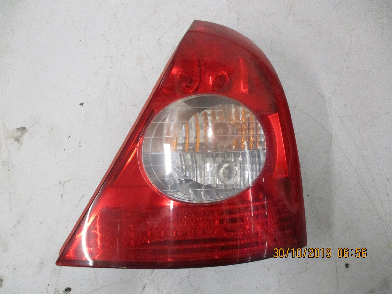 RENAULT CLIO MK2 2003 FACELIFT OSR DRIVER SIDE REAR BRAKE TAIL LIGHT 8200071414