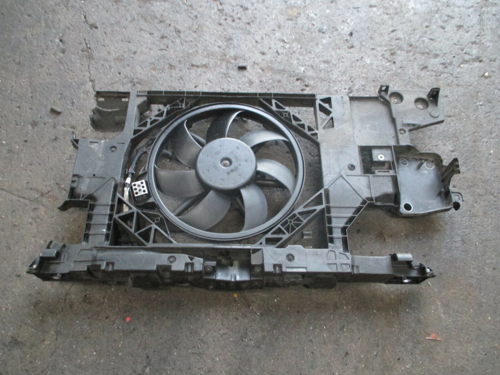 RENAULT SCENIC MK3 2012 FAN RADIATOR BRACKET ASSELMBLY 240111960R