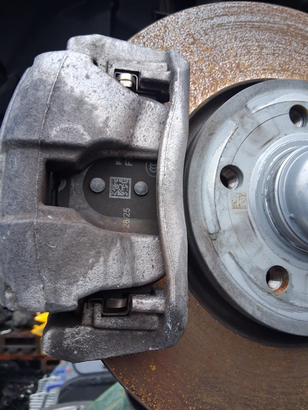 2025 MERCEDES BENZ GLA H247 1.3 MHEV NSF PASSENGER SIDE FRONT LEFT HUB & CALIPER