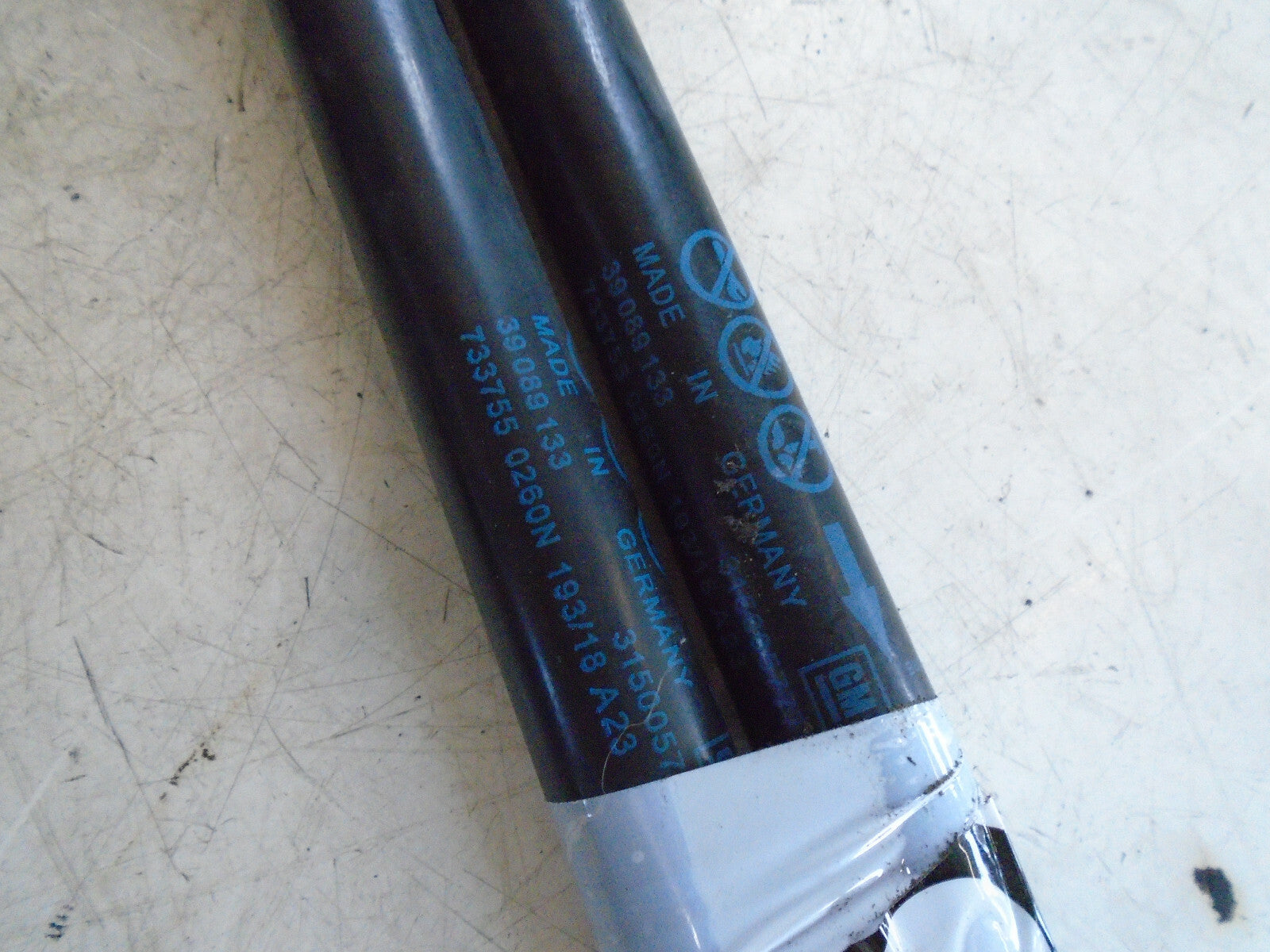 VAUXHALL CORSA E 2018 5 DOOR REAR TAILGATE STRUTS PAIR 39089133