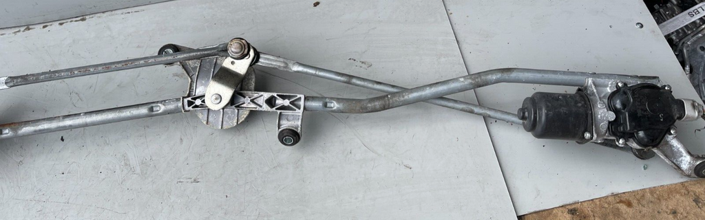 2011 NISSAN NOTE FRONT WINDSCREEN WIPER MOTOR