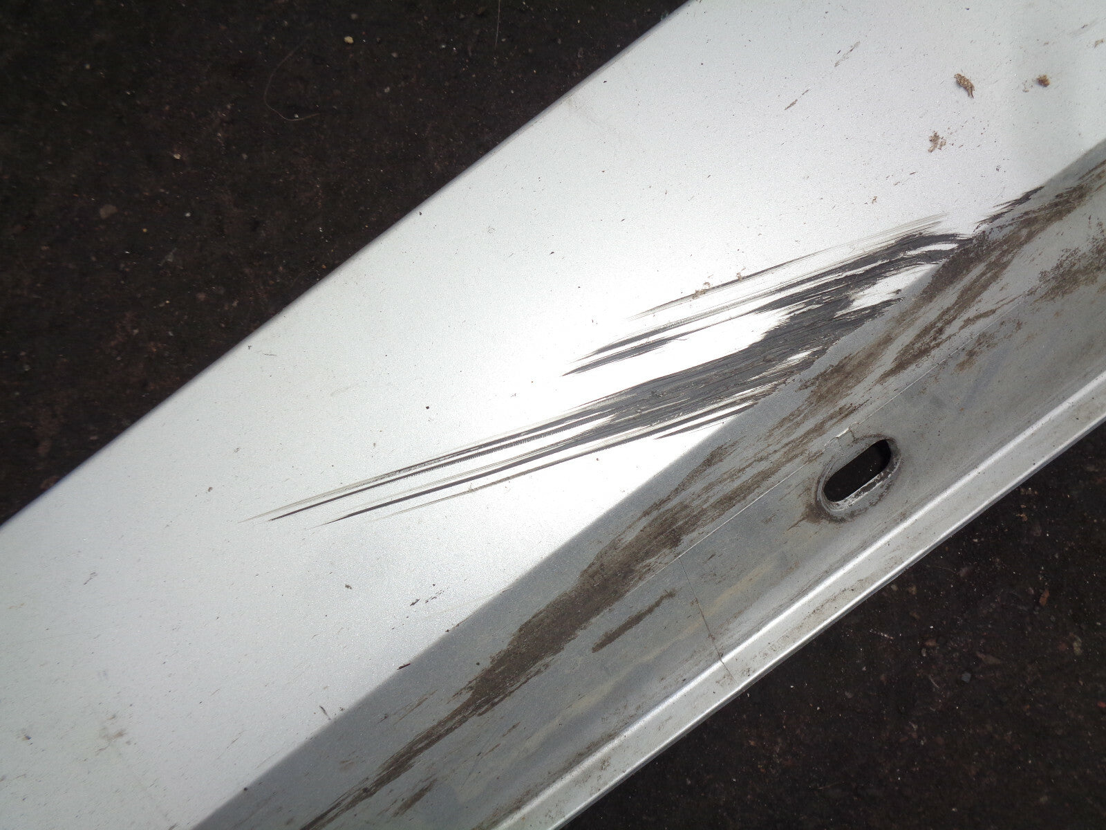 BMW 3 SERIES E90 NS PASSENGER SIDE PLASTIC TRIM SIDE SKIRT SILVER