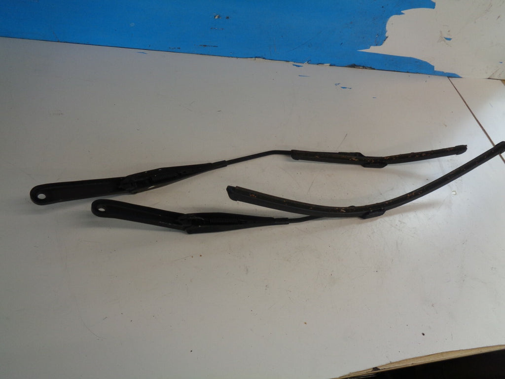 FORD FIESTA MK7 2015 WIPER ARM & BLADES SET 8A6117526DE