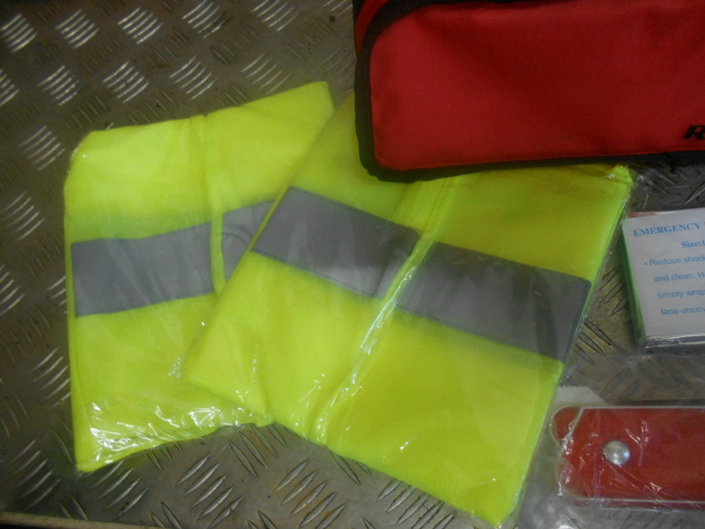RENAULT MEGANE 2015 MK3 GTL HAZARD TRIANGLE FIRST AID HI VIZ BREAKDOWN KIT