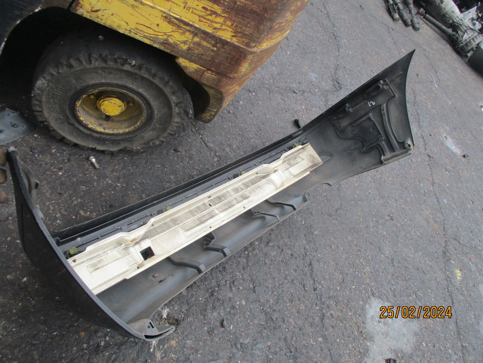 2005 BMW 3 SERIES E46 LCI COUPE REAR BUMPER COMPLETE WITH PDC SENSORS BLACK 475