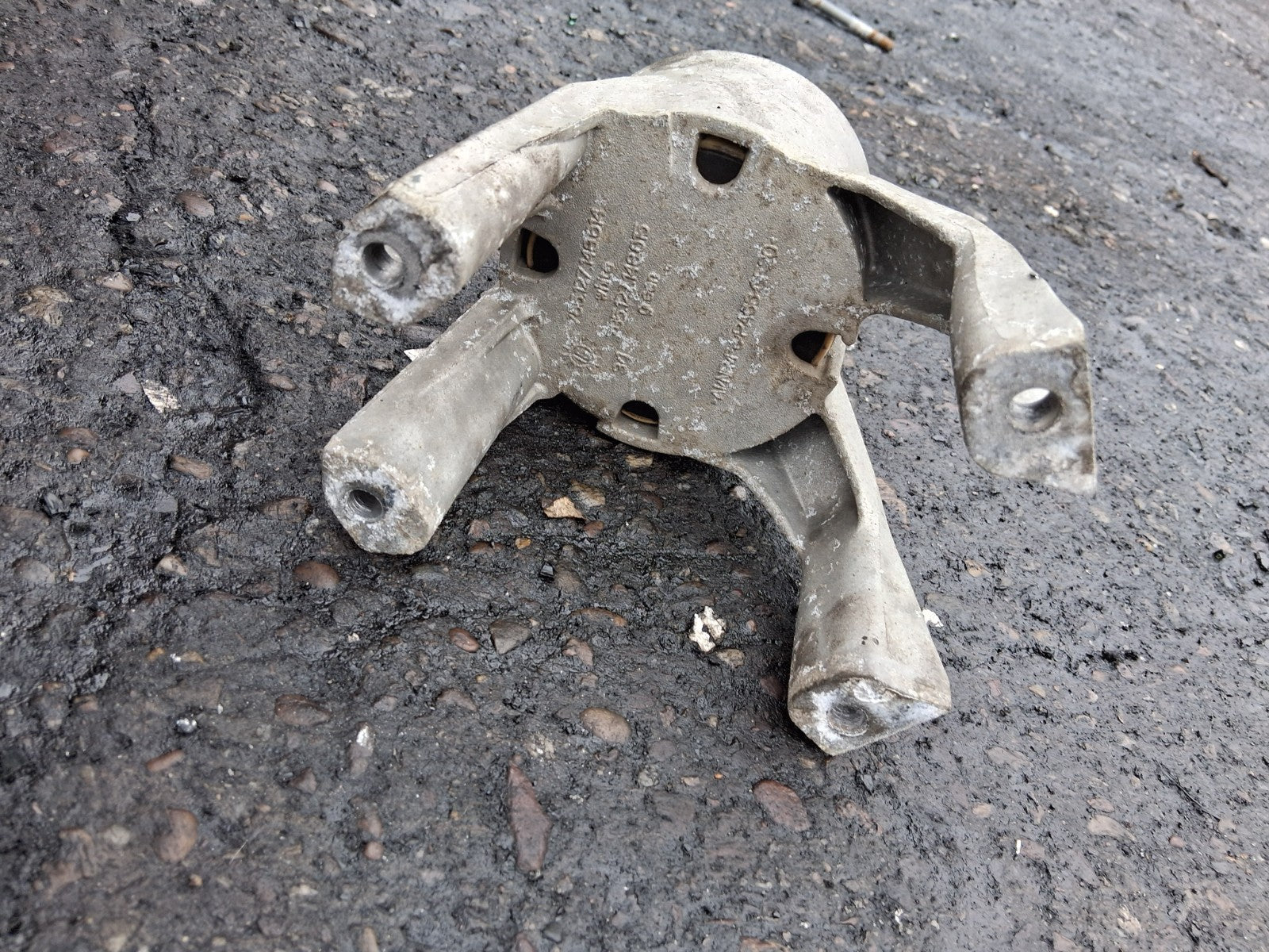 2018 VOLKSWAGEN TRANSPORTER T6 2.0 DIESEL REAR ENGINE MOUNT 7E0199849F
