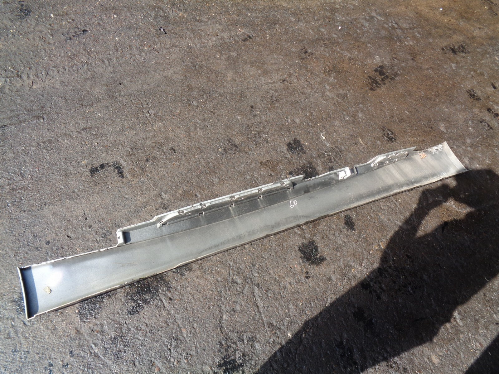 BMW 1 SERIES E 87 2005 OS DRIVER SIDE SIDE STRIP GREY