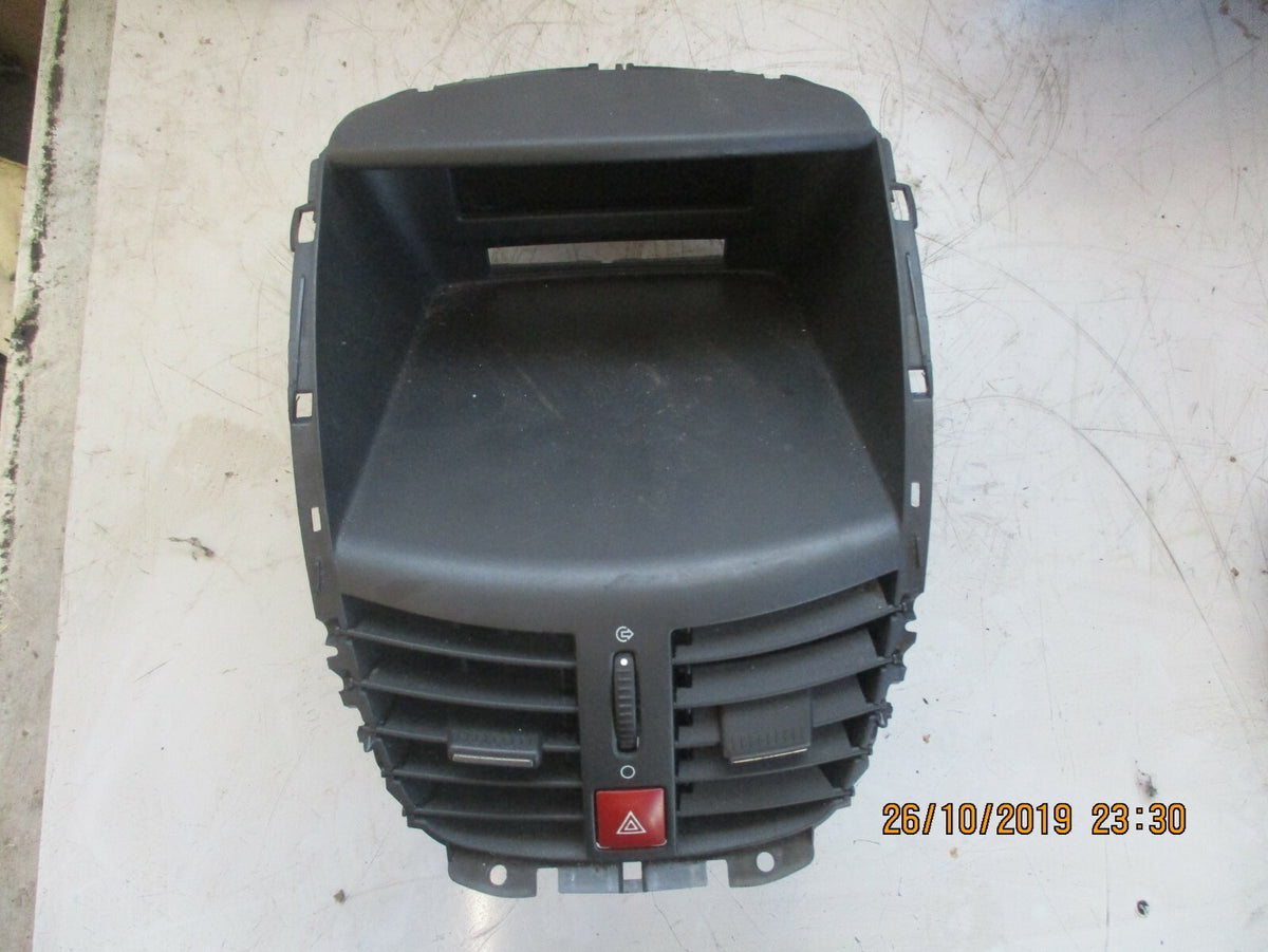 PEUGEOT 207 2009 CENTRE DASH AIR VENTS TRIM & HAZARD SWITCH 9650068177