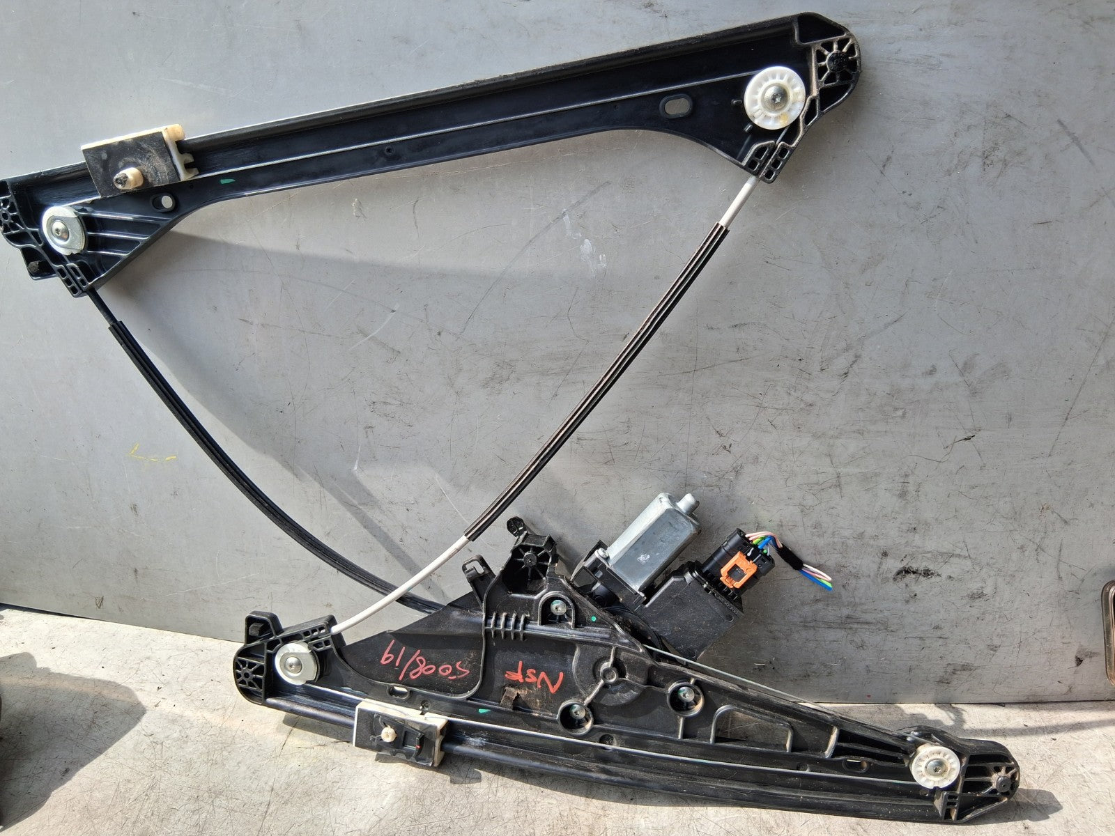 2019 PEUGEOT 5008 MK2 NSF PASSENGER SIDE FRONT WINDOW MOTOR REGULATOR 9830389380