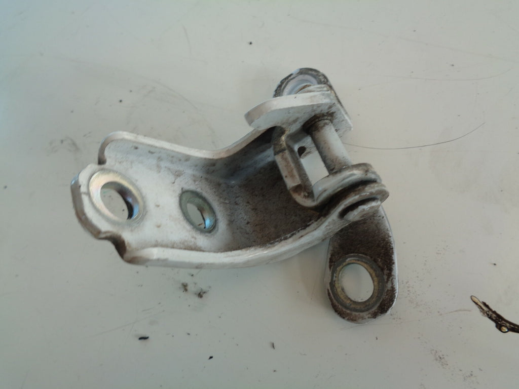 HONDA INSIGHT 2011 MK2 HYBRID NSR PASSENGER SIDE REAR DOOR LOWER HINGE