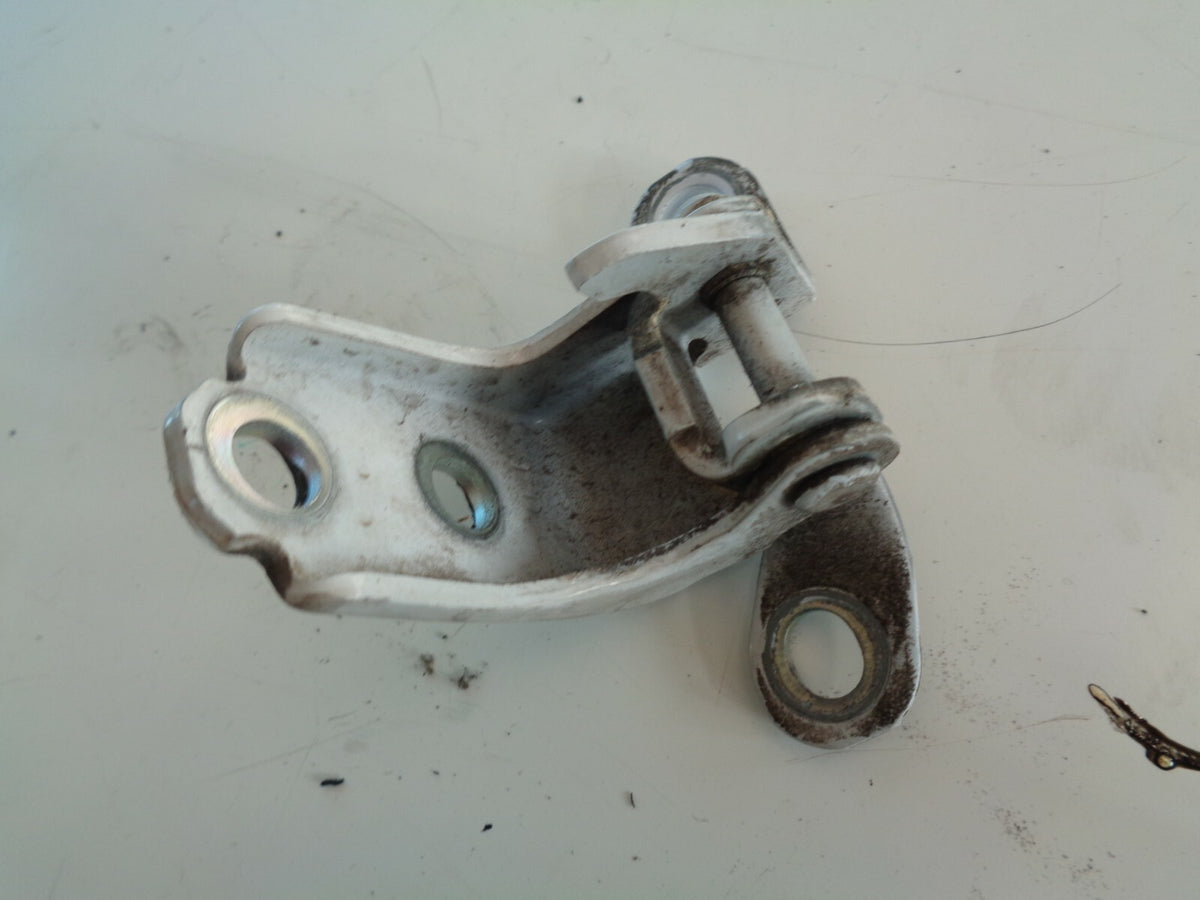 HONDA INSIGHT 2011 MK2 HYBRID NSR PASSENGER SIDE REAR DOOR LOWER HINGE