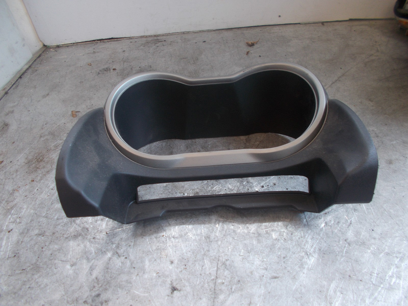 NISSAN NOTE E11 2008 1.4 SPEEDOMETER SURROUND TRIM 682409U000