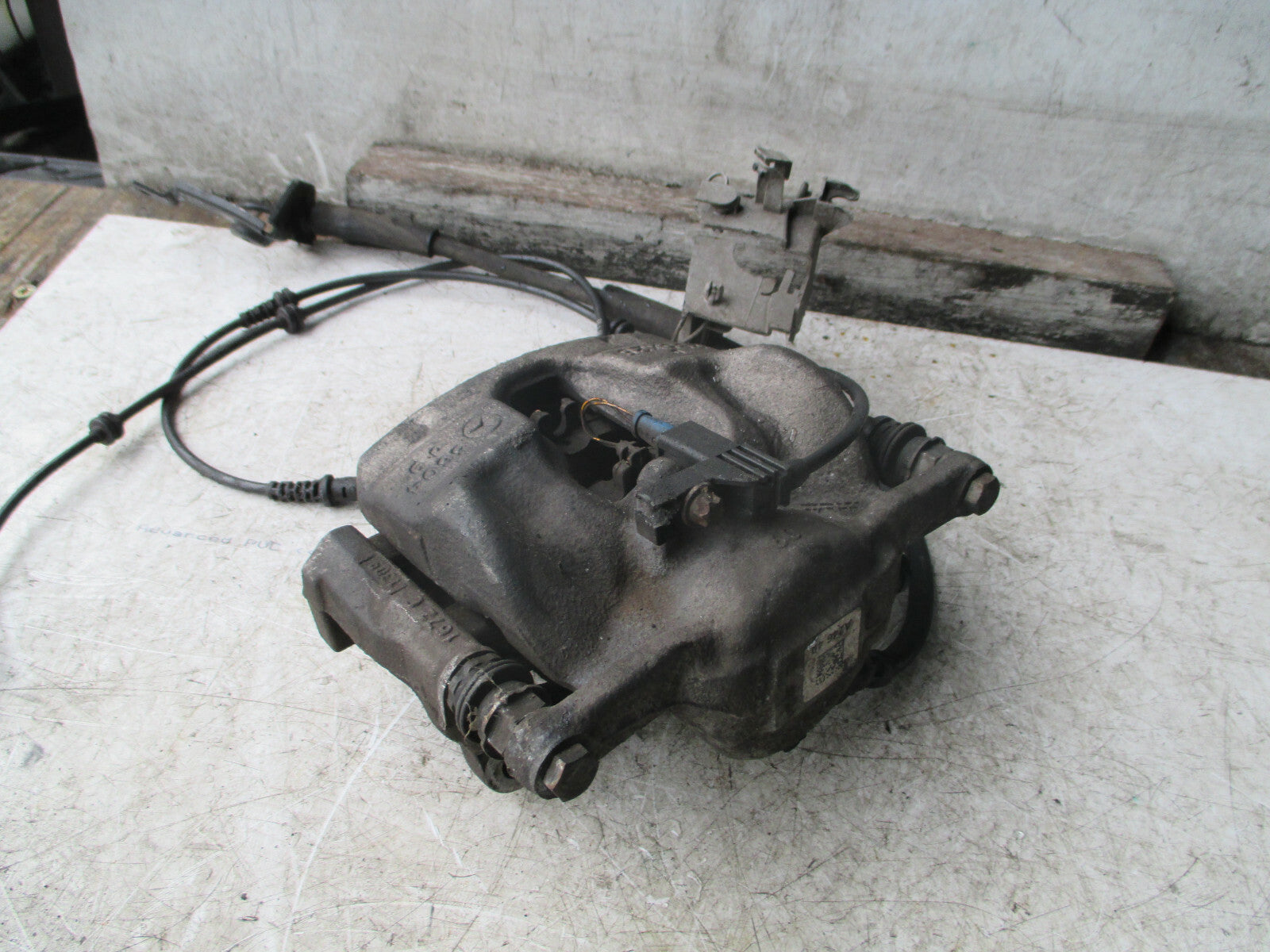 MERCEDES GLA X156 MK1 180 1.6 PETROL OSF DRIVER SIDE FRONT BRAKE CALIPER