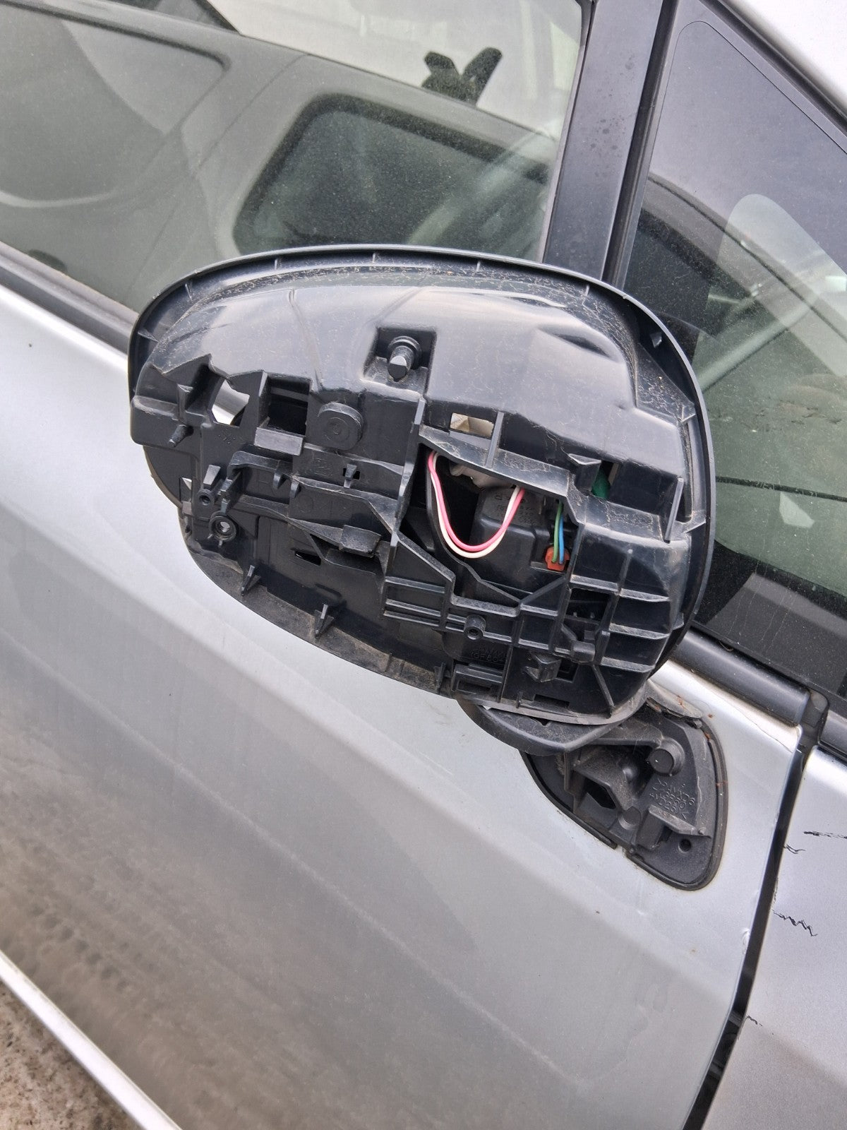 2018 TOYOTA PRIUS V PLUS XW40 OSF DRIVER SIDE FRONT RIGHT WING MIRROR DAMAGED
