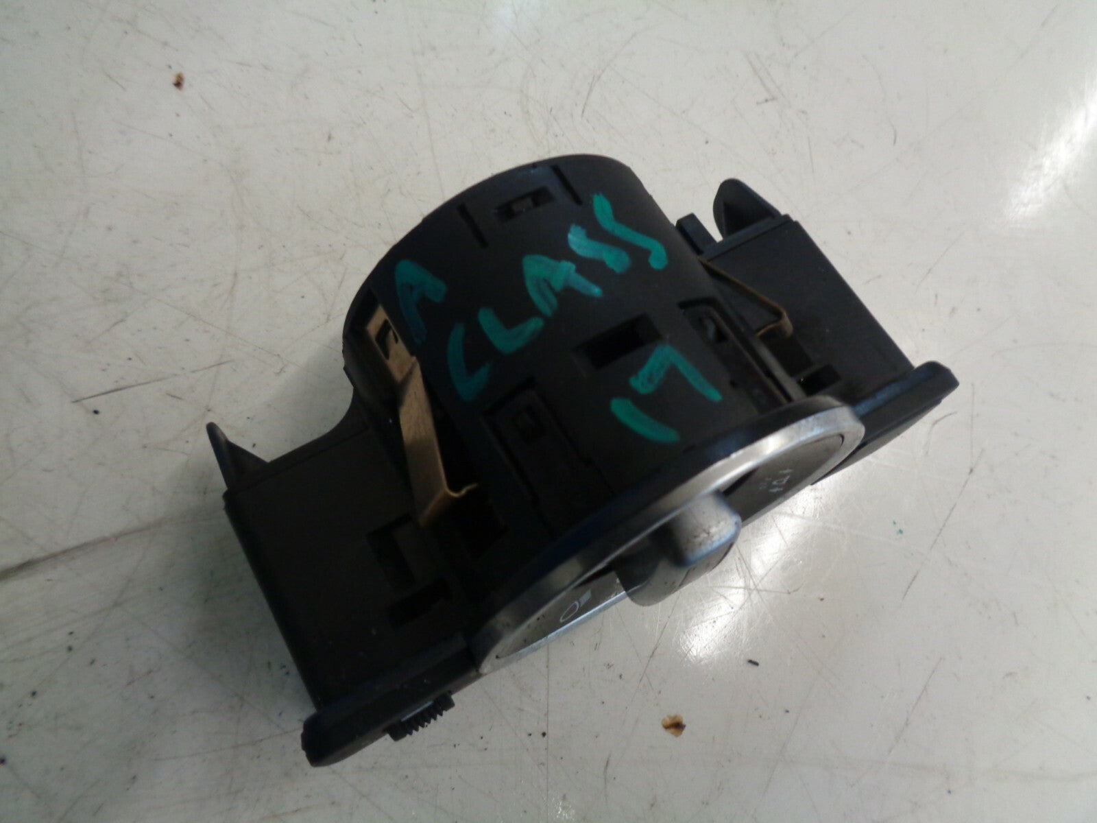 MERCEDES BENZ 2017 A CLASS A180  W176 HEADLIGHT CONTROL SWITCH A2129050651
