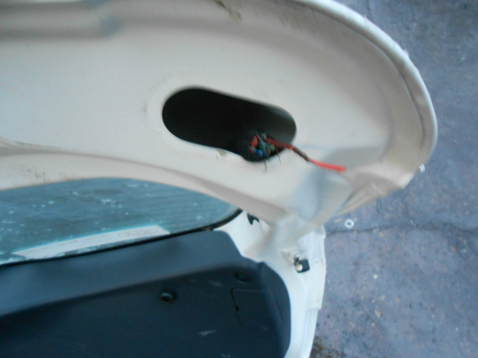 KIA RIO MK3 2014 HATCHBACK BOOTLID TAILGATE WIPER MOTOR GLASS BADGE WHITE