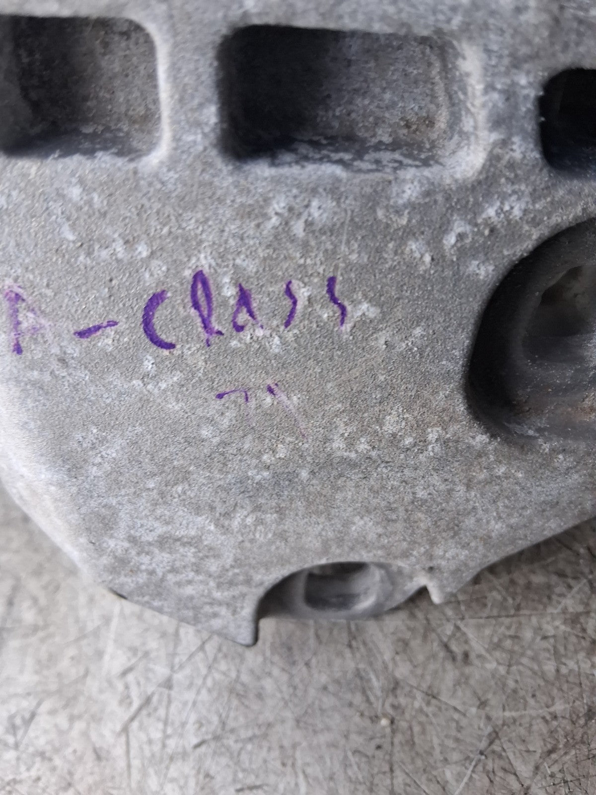 2021 MERCEDES A CLASS ENGINE MOUNT A2472401800