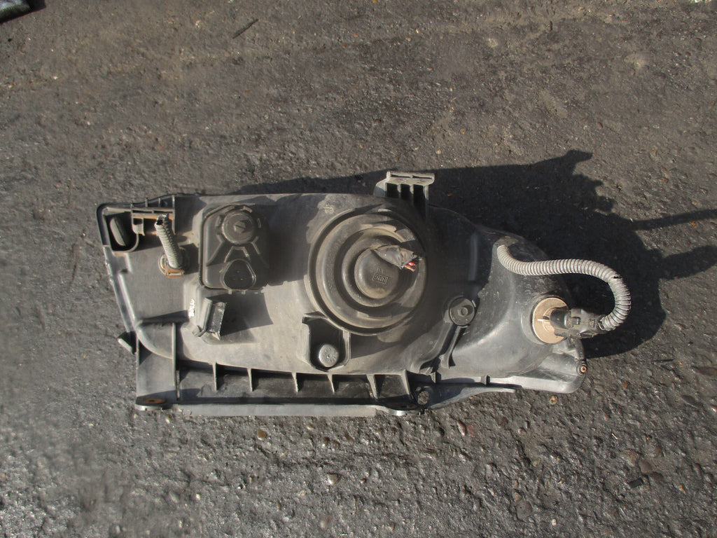 2007 HYUANDAI MATRIX FRONT PASSENGER SIDE HEADLIGHT