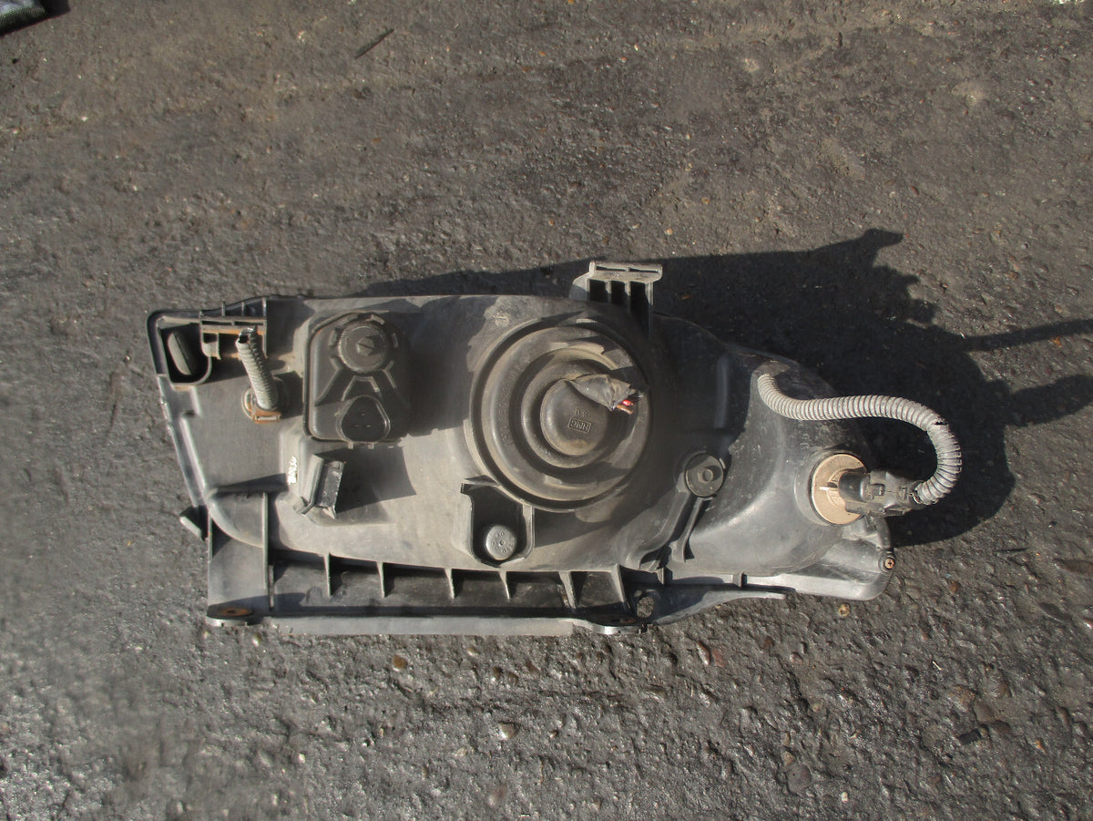 2007 HYUANDAI MATRIX FRONT PASSENGER SIDE HEADLIGHT
