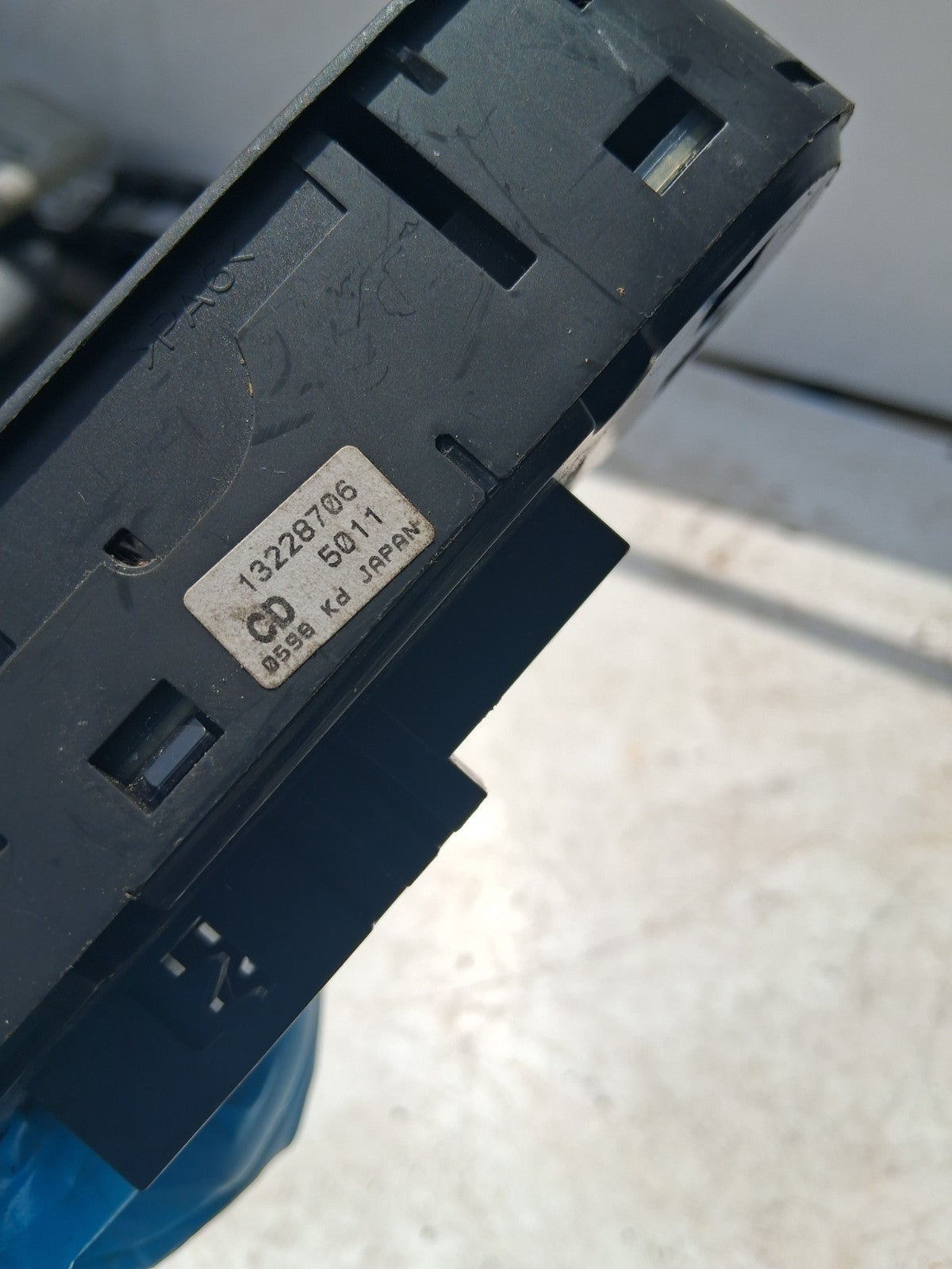 2008 VAUXHALL ZAFIRA B OSF DRIVER SIDE FRONT RIGHT WINDOW SWITCH 13228706