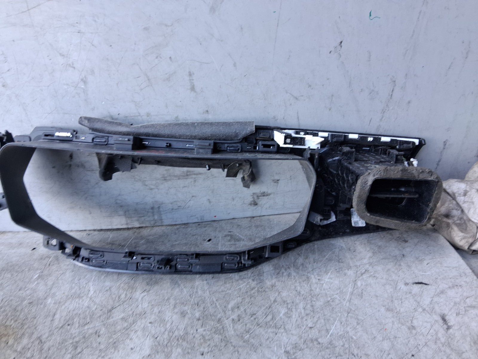 VW VOLKSWAGEN T CROSS 2023 OS DRIVER SIDE AIR VENT & SPEEDOMETER TRIM 2GN858418