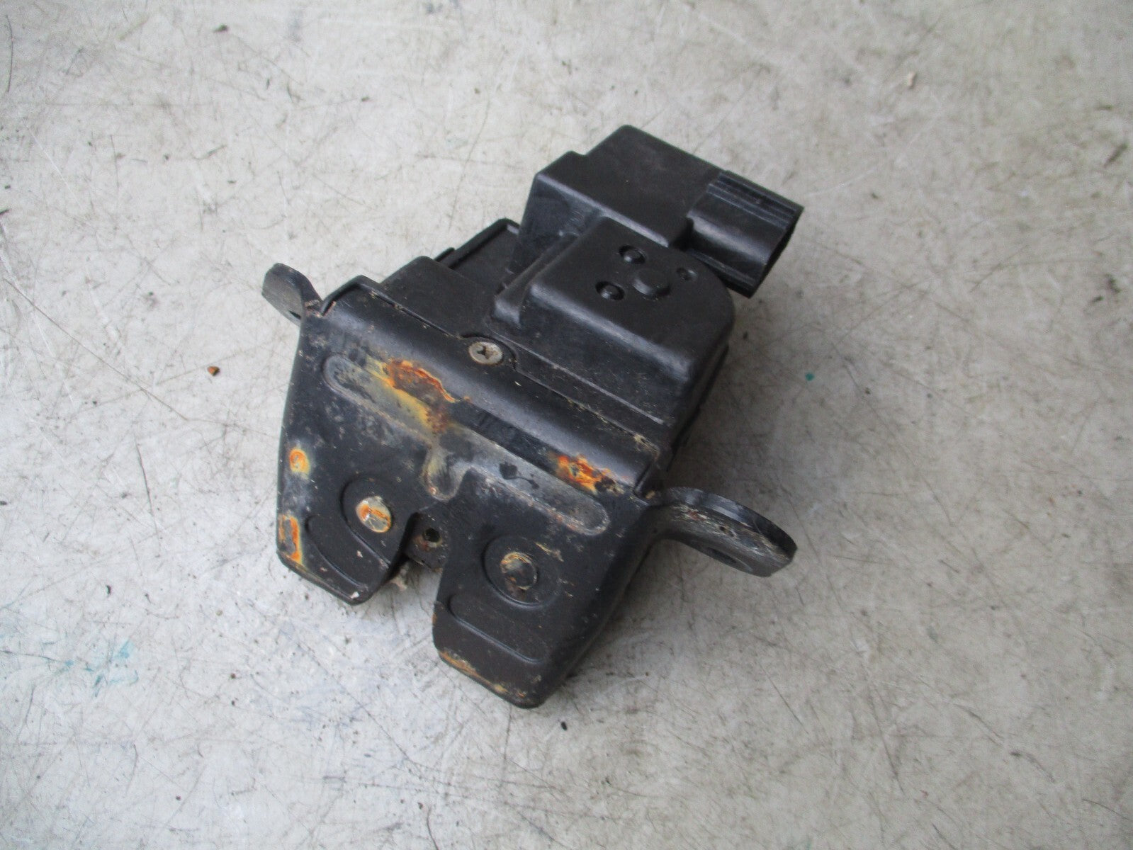 2015 HYUNDAI IX35 REAR TAILGATE BOOTLID BOOT LOCK MECHANISM 812301H300