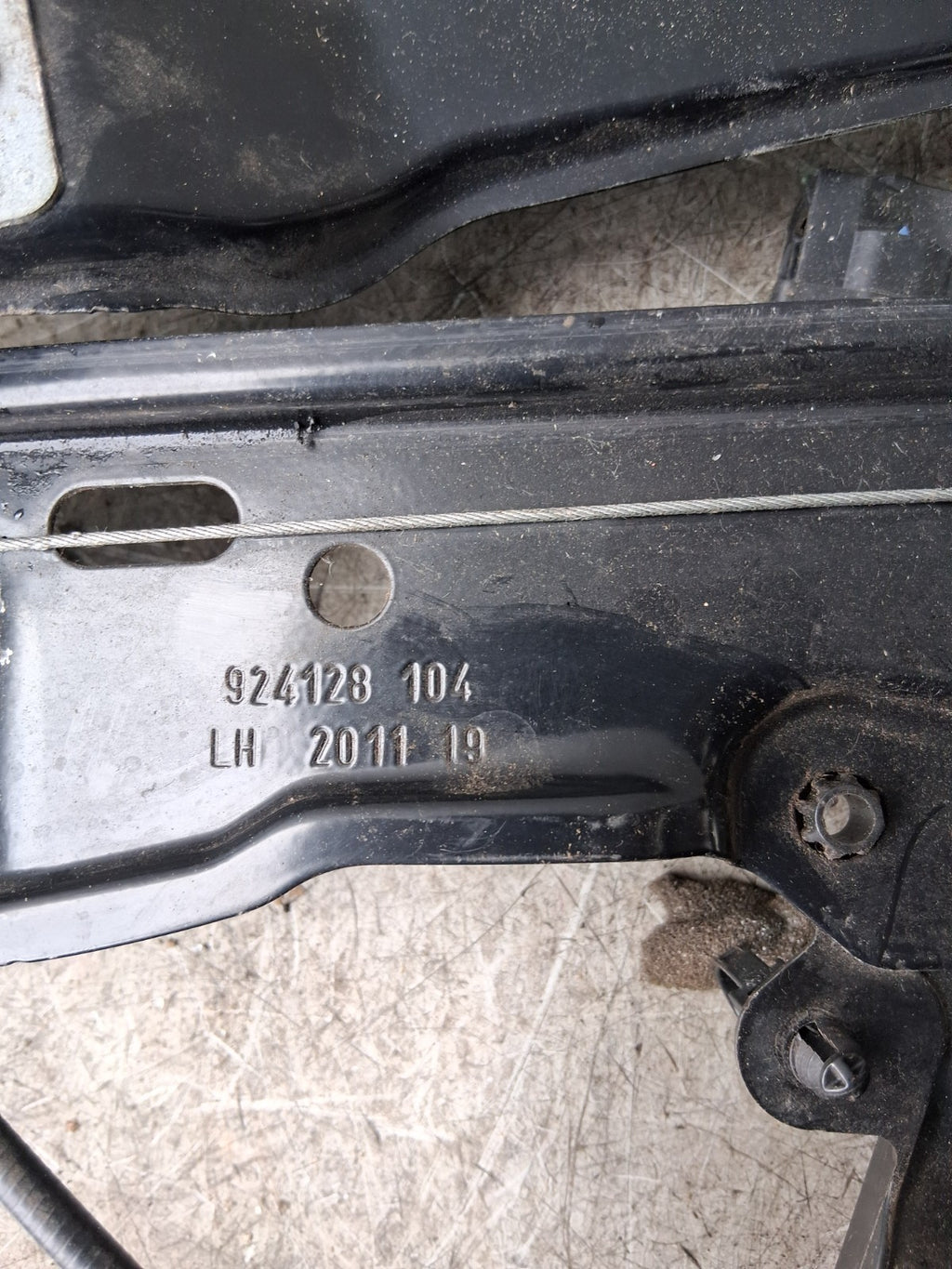 2011 FORD FOCUS SIDE FRONT WINDOW REGULATOR AND MOTOR 924128 104