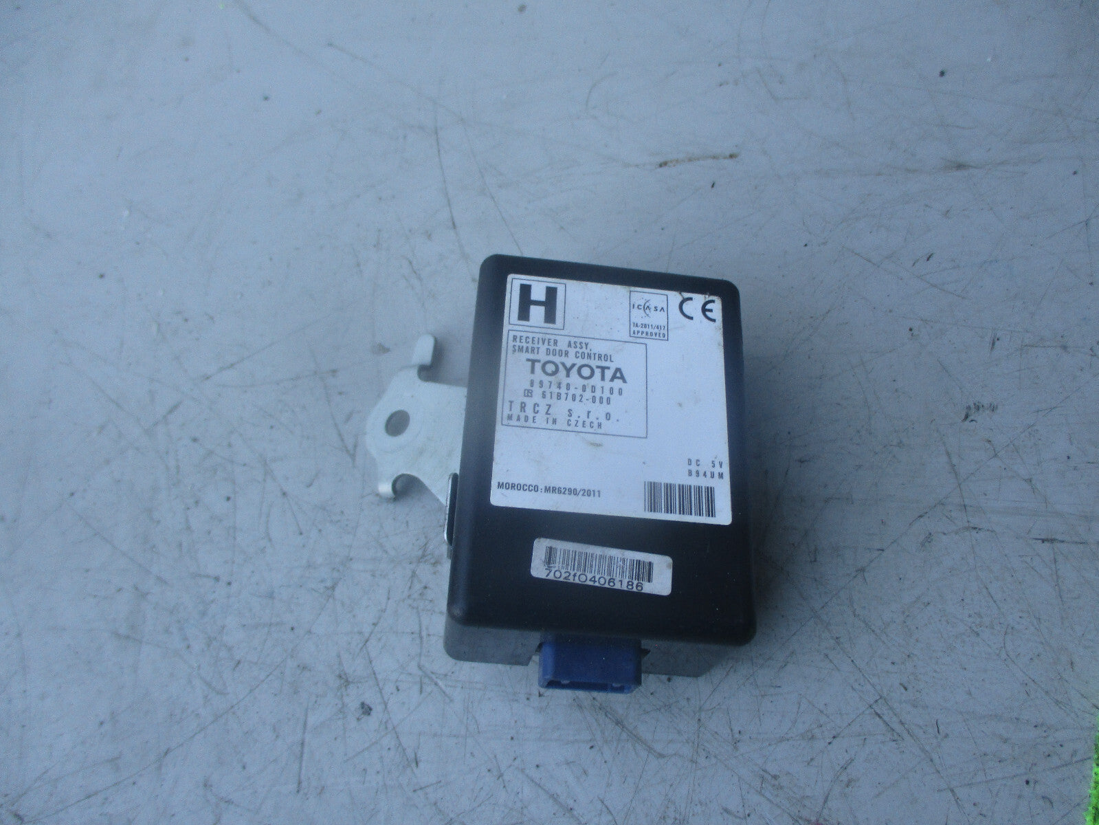 TOYOTA YARIS MK3 2014 DOOR CONTROL RECIEVER 897400D100