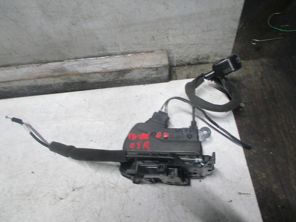RENAULT TWINGO MK3 2017 OSR DRIVER SIDE REAR DOOR LOCK MECHANISM 825020351R