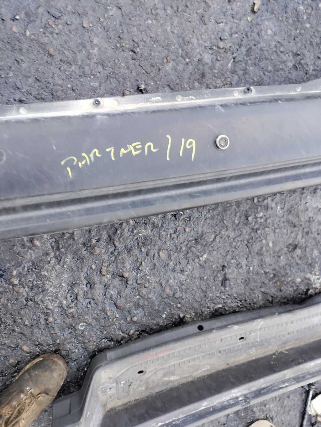 2019 PEUGEOT PARTNER REAR BUMPER WITH PDC SENSOR