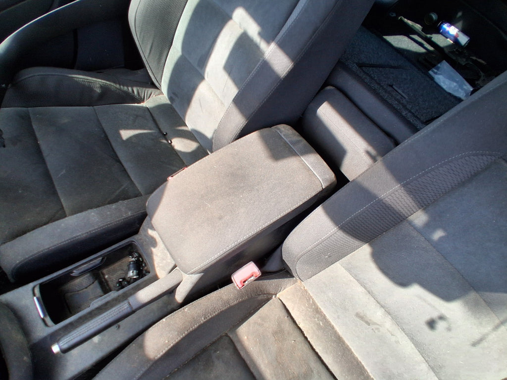 2012 VW VOLKSWAGEN GOLF MK6 CENTRE CONSOLE ARMREST FABRIC