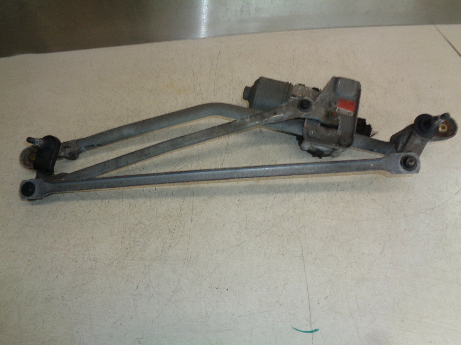 MAZDA 3 2006 FRONT WINDSCREEN WIPER MOTOR LINKAGE B32H6737X
