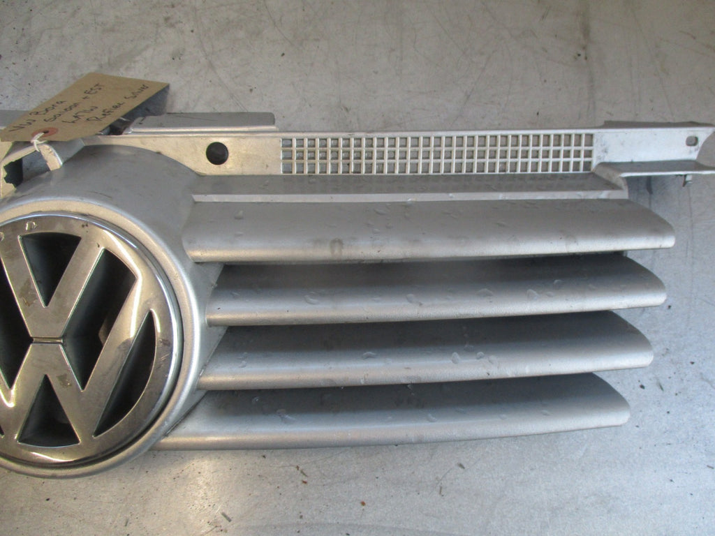 VW VOLKSWAGEN BORA 2003 FRONT BUMPER AIR INTAKE GRILL REFLEX SILVER 1J5853601A
