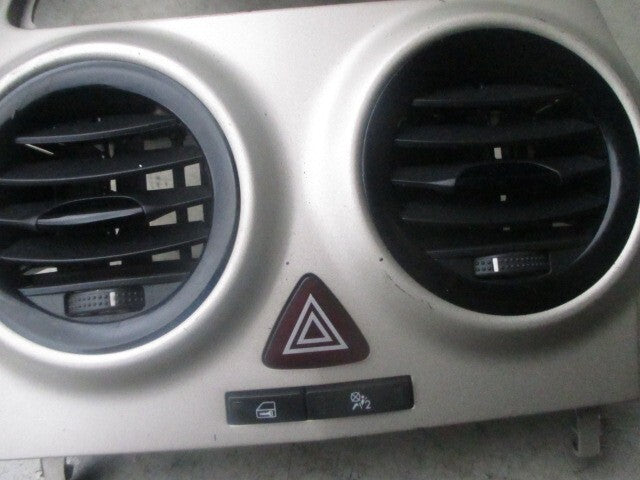 2007 VAUXHALL CORSA AIRVENT WITH SURROUND TRIM 13204955