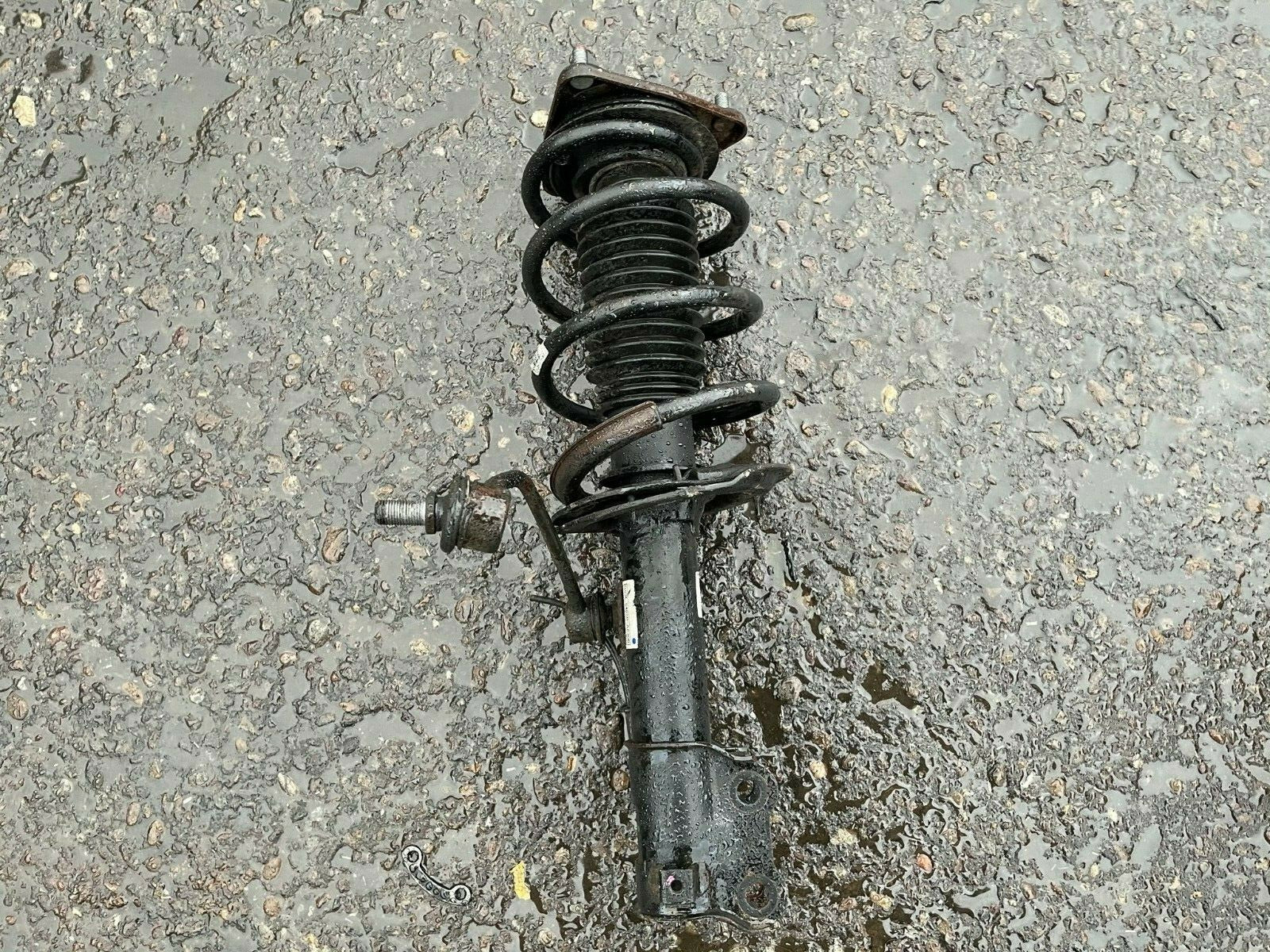 HYUNDAI i30 MK2 GD 2013 NSF PASSENGER SIDE FRONT SUSPENSION SHOCK AND SPRING