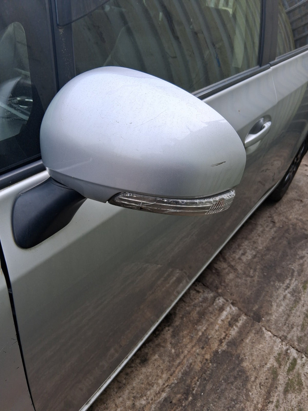 2018 TOYOTA PRIUS V PLUS XW40 NSF PASSENGER SIDE FRONT LEFT WING MIRROR SLIVER