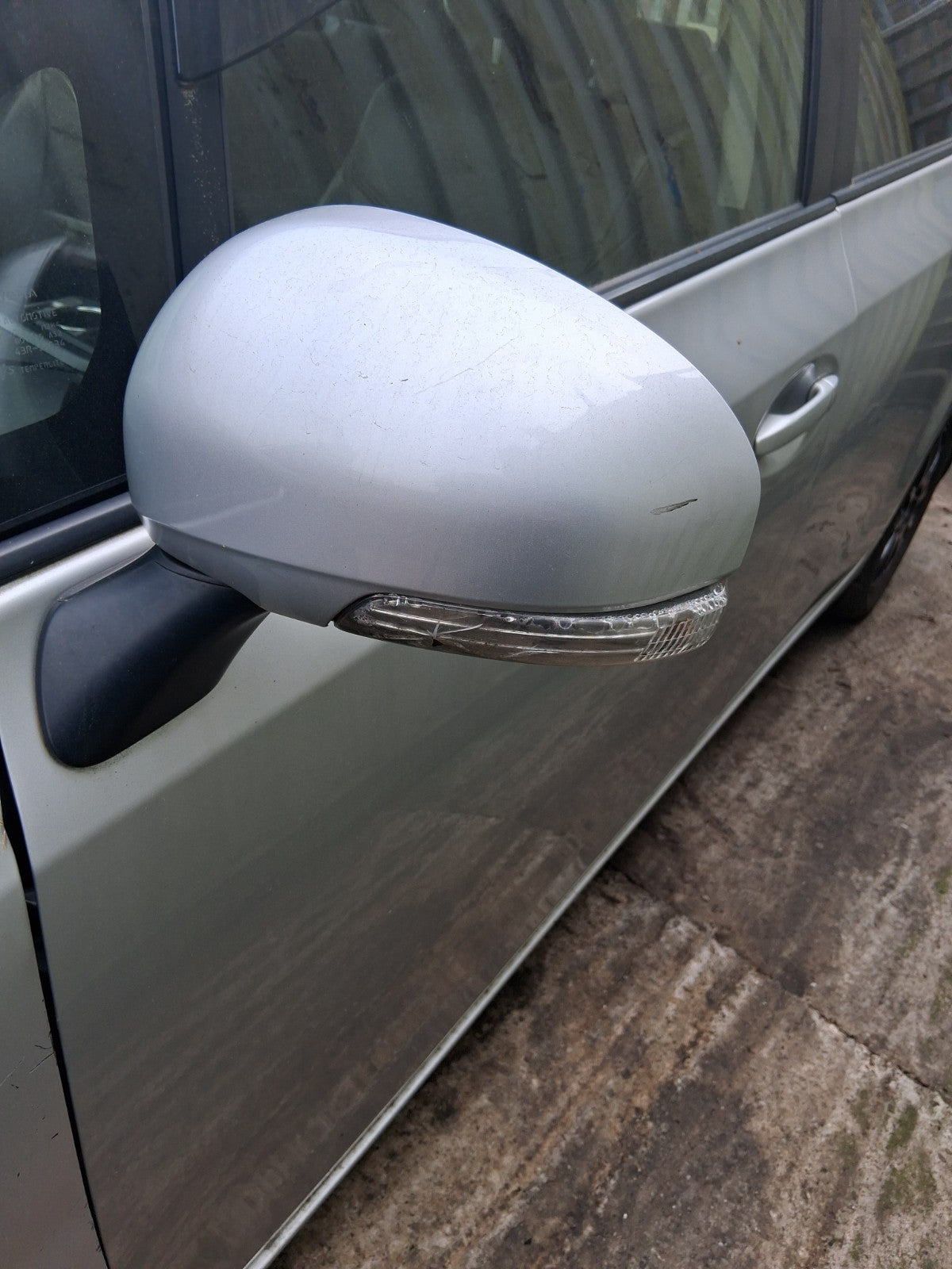2018 TOYOTA PRIUS V PLUS XW40 NSF PASSENGER SIDE FRONT LEFT WING MIRROR SLIVER
