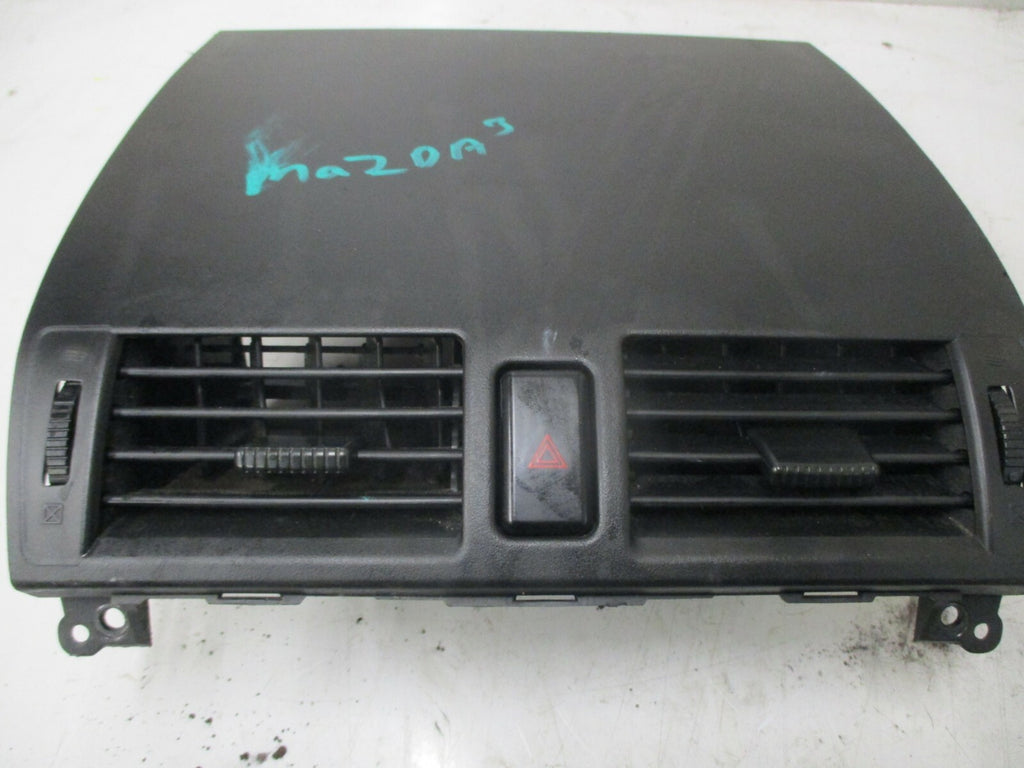 MAZDA 3 TS 2004 TOP DASHBOARD HEATER AIR VENT HAZARD SWITCH TRIM SURROUND