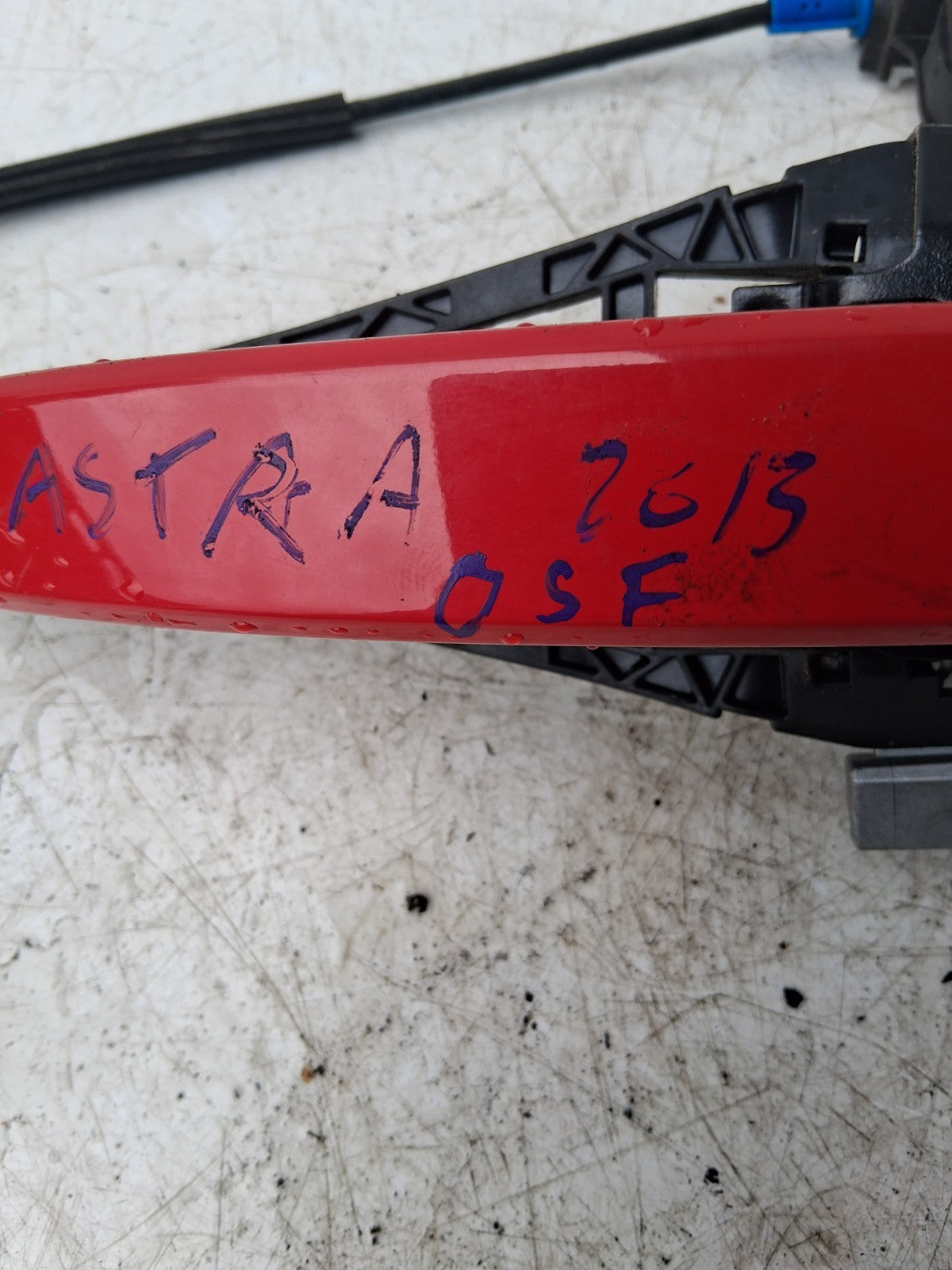 ASTRA J 2013 RED OSF FRONT OFF RIGHT DRIVER SIDE DOOR HANDLE AND LOCK 14096401RH