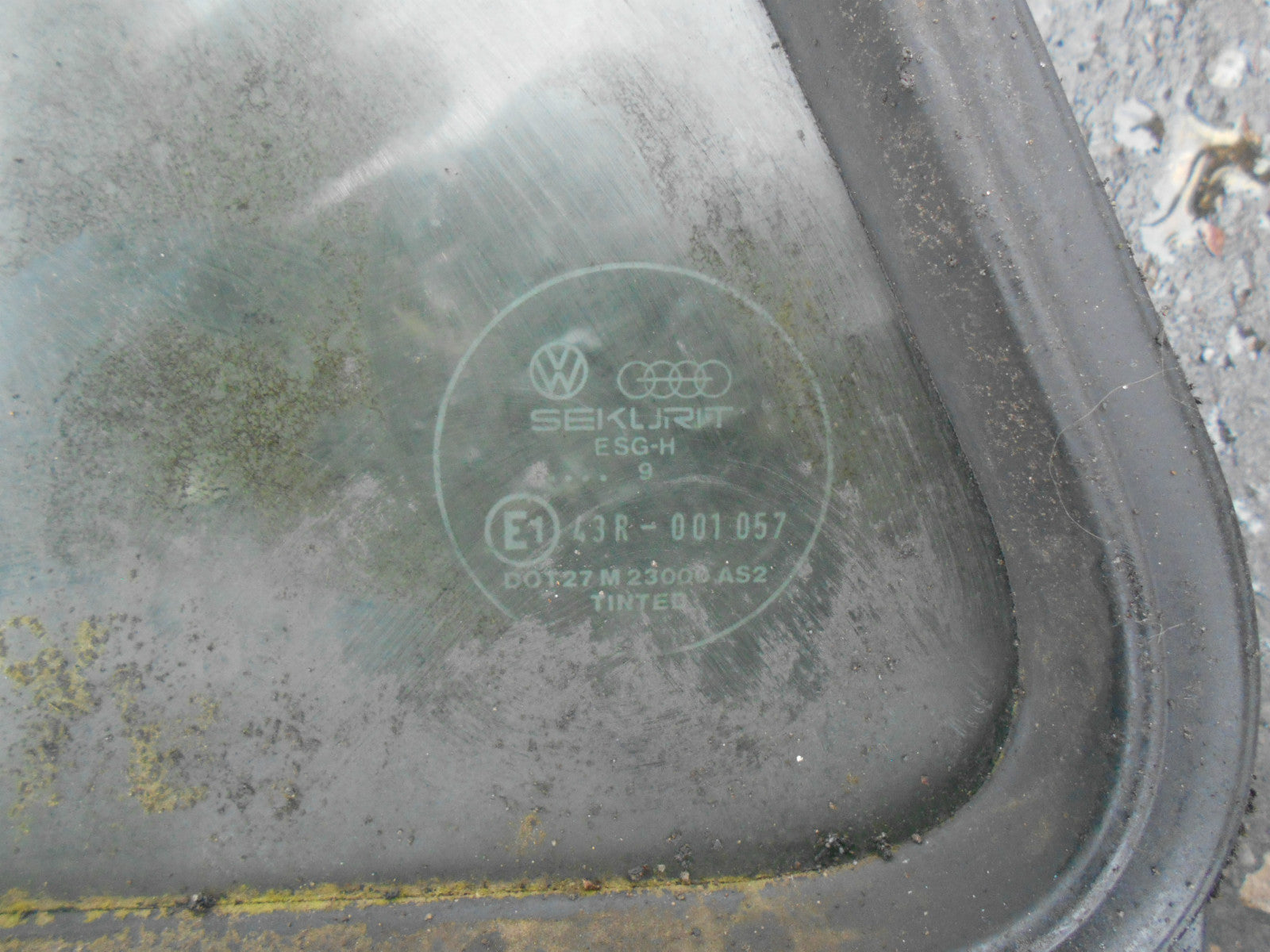 VOLKSWAGEN VW GOLF MK2 1992 5 DOOR NSR PASSENGER SIDE REAR 1/4 QUARTER GLASS