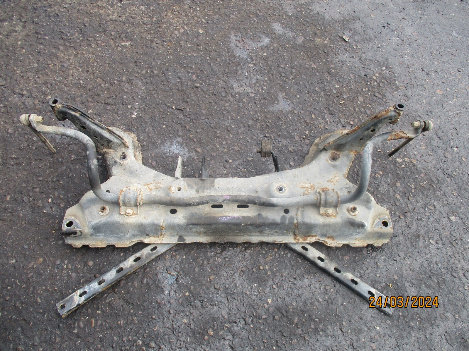 FORD TRANSIT COURIER 2014 1.6 DIESEL FRONT METAL SUBFRAME