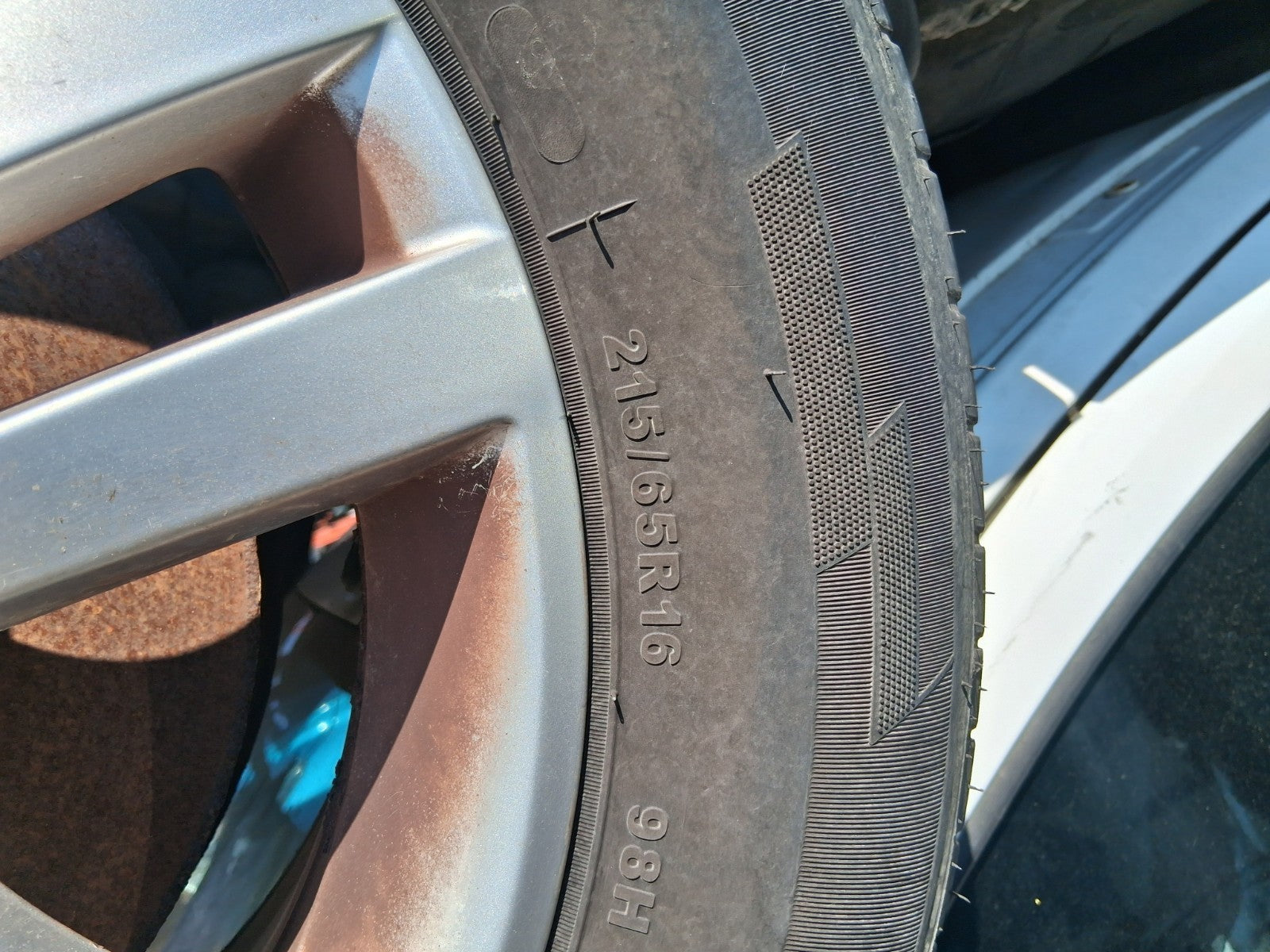 2013 VW VOLKSWAGEN TIGUAN MK1 16 INCH ALLOY WHEEL WITH TYRE 215/65R16 REF 1