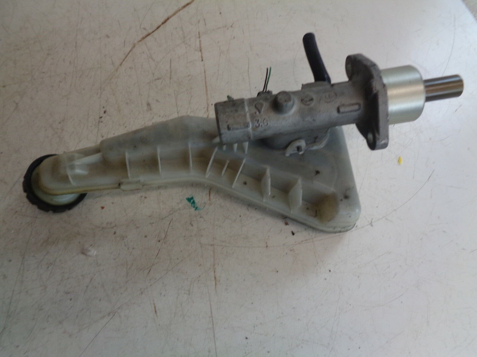 RENAULT CLIO MK3 2006 1.2 1.4 BRAKE MASTER CYLINDER RESERVOIR BOTTLE 8200129957