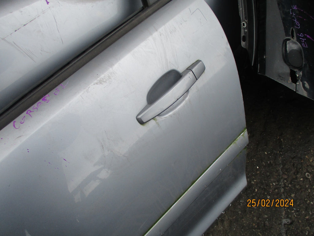 VAUXHALL CORSA D 2008 3 DOOR NS PASSENGER FRONT DOOR SILVER Z163