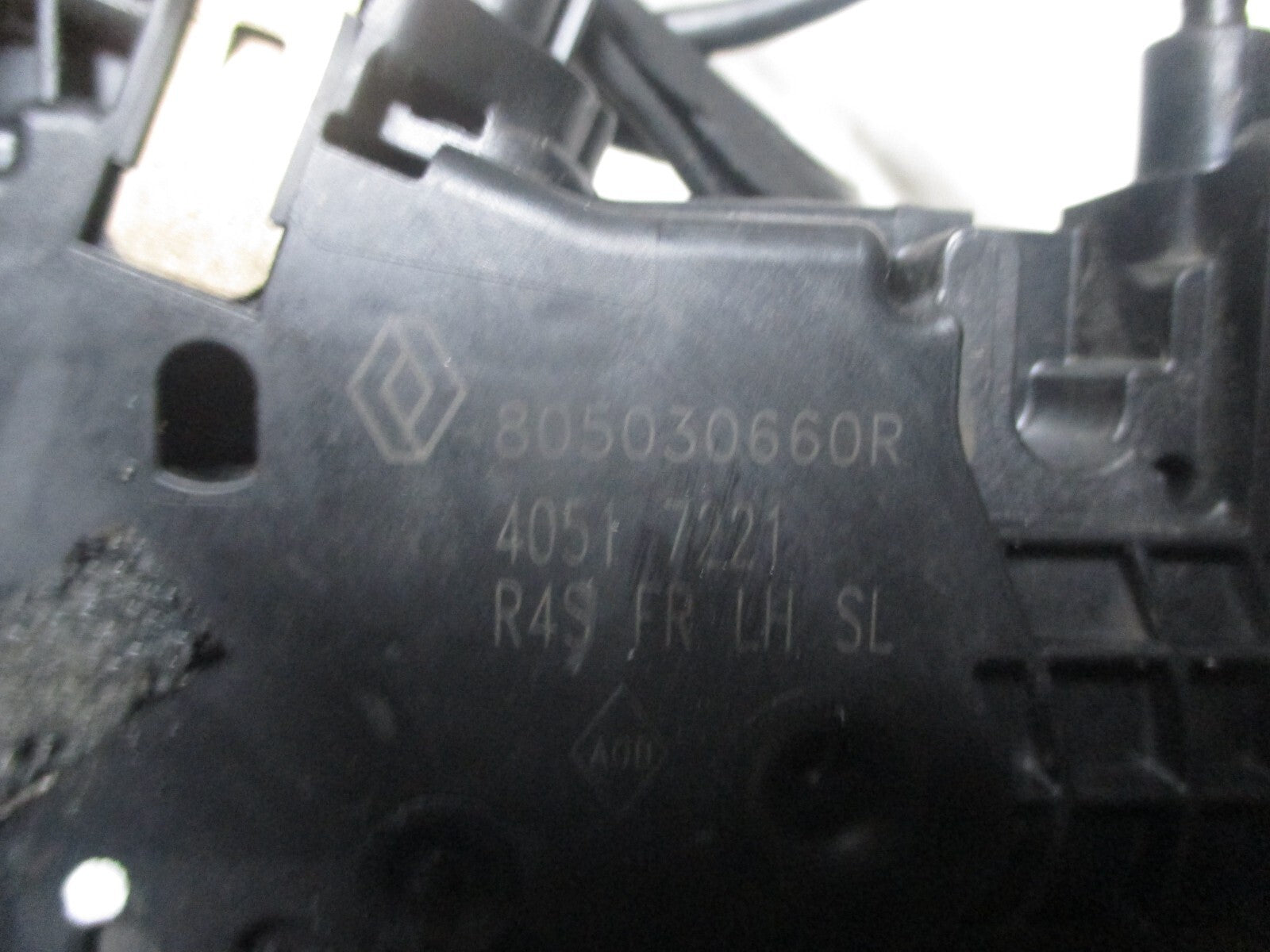 RENAULT TWINGO MK3 2017 NSF PASSENGER SIDE FRONT DOOR LOCK MECHANISM 825030660R