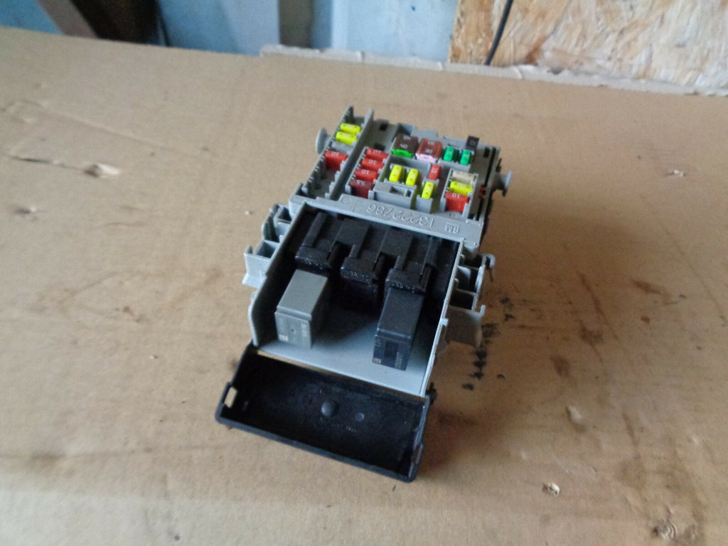 VAUXHALL INSIGNIA MK1 2.0 CDTI 2012 FUSE RELAY BOX FUSEBOX ASSEMBLY 13222786
