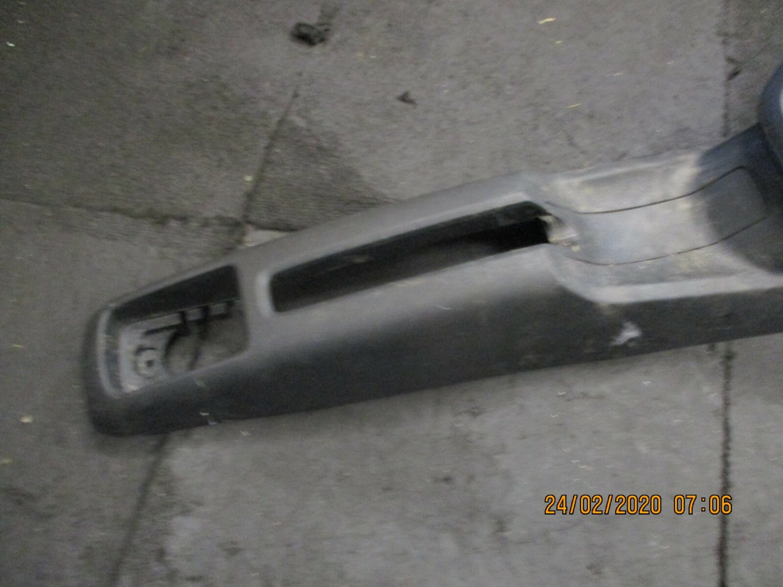 AUDI A1 MK1 8X 3 DOOR 2017 CENTRE CONSOLE CUP HOLDER PLASTIC TRIM 8X0863240C
